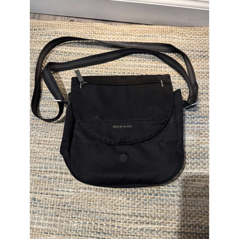 Sherpani Milli Anti Theft Purse W Black Attached Wallet